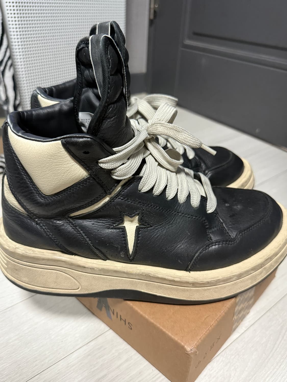 컨버스x다크쉐도우  터보웨폰  블랙크림 270 상품이미지3
