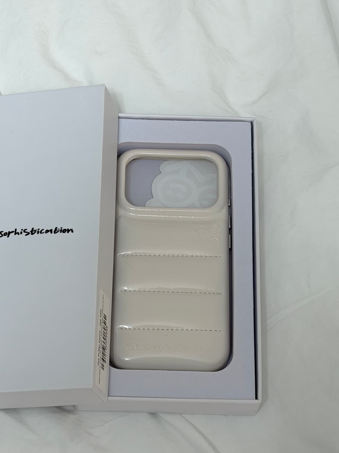 어반소피스티케이션 푸퍼 케이스 오트밀크 아이폰17pro 상품이미지1