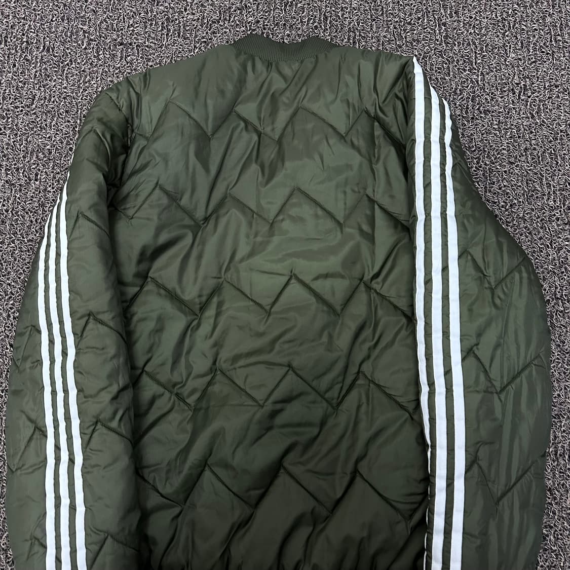 아디다스 퀄팅 패딩 봄버 자켓 카키 M 상품이미지6