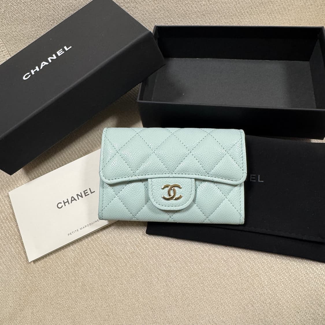샤넬 클래식 똑딱이 카드지갑 스카이블루 내장칩 새제품 상품이미지1