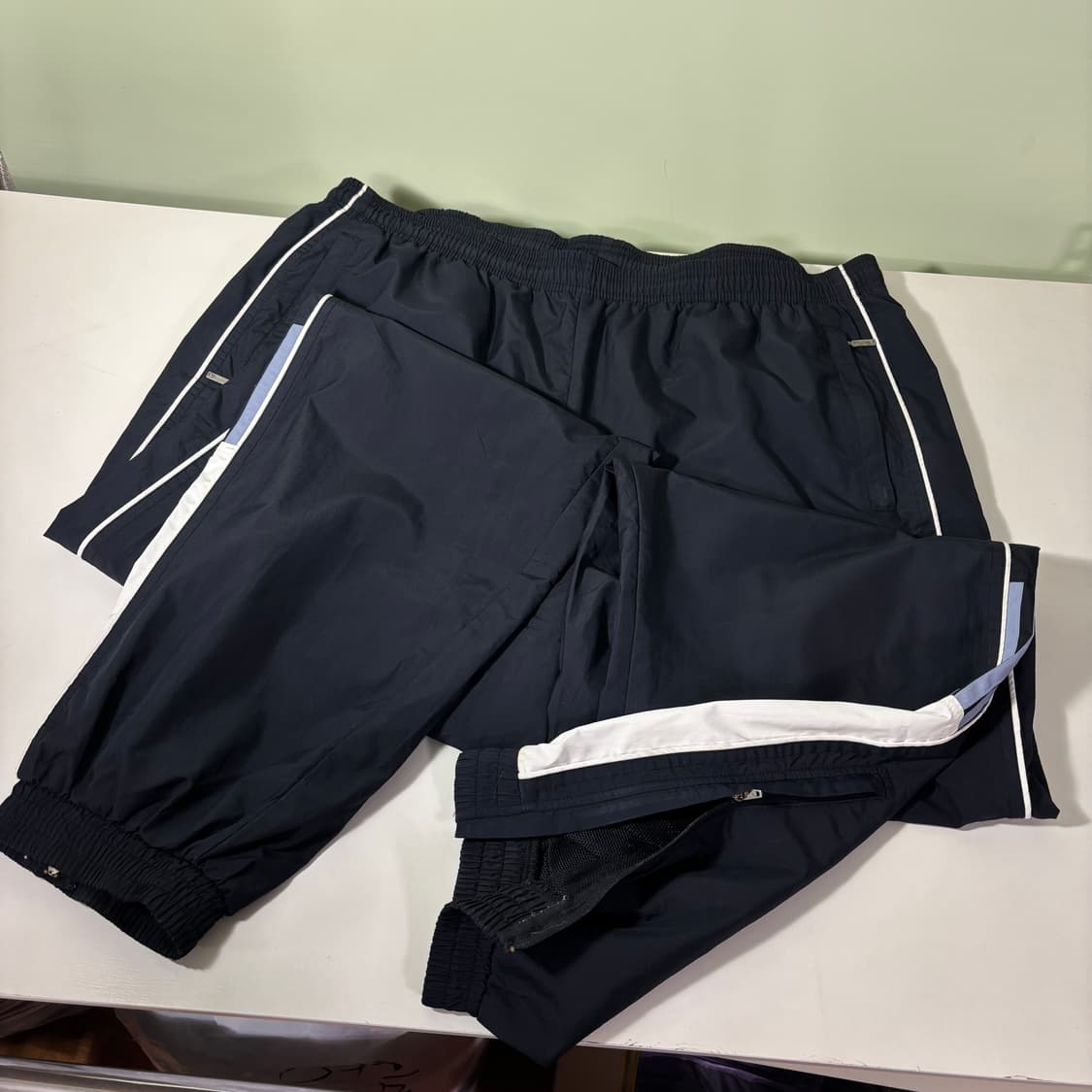 L 아디다스 다크네이비 루즈핏 밑단지퍼 바막재질 트랙팬츠 상품이미지3