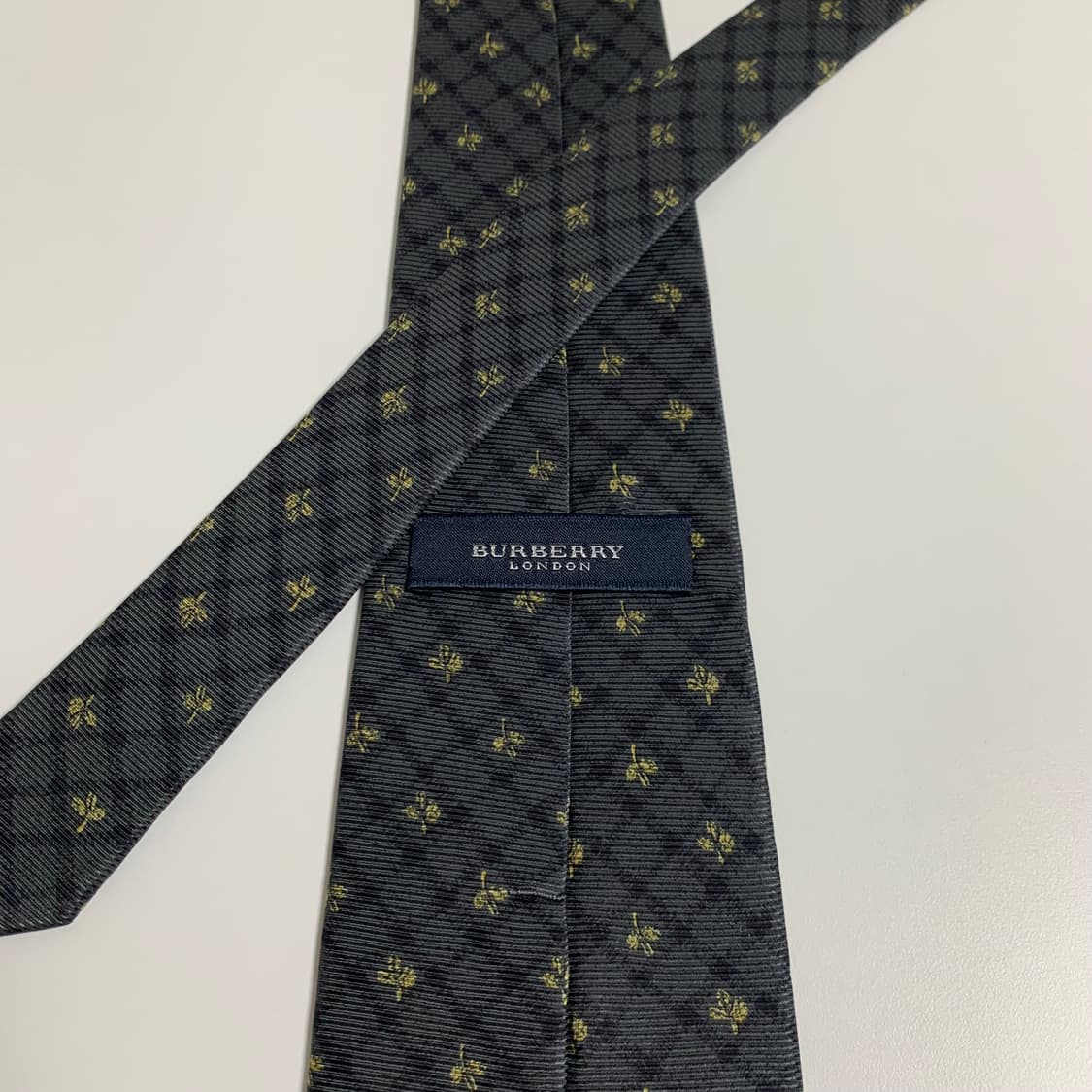 버버리(BURBERRY) 명품넥타이 기하학적패턴 체크 클래식타이 A+ 상품이미지4
