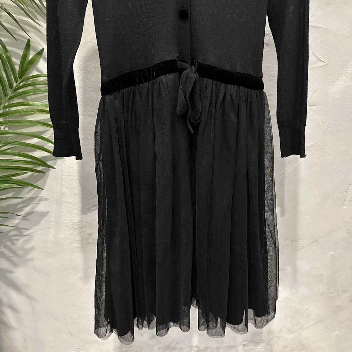 레이 빔즈 원피스 브이넥 시스루 니트 탑 쉬폰 플리츠 리본 디테일 블랙 상품이미지5