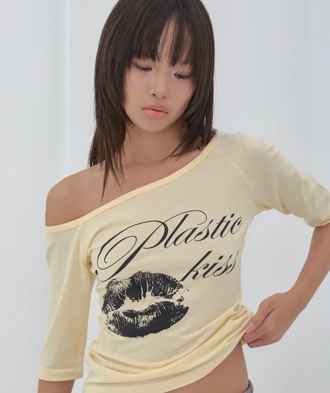 팬시클럽 플라스틱 키스 원숄더 탑 (YELLOW) 상품이미지1