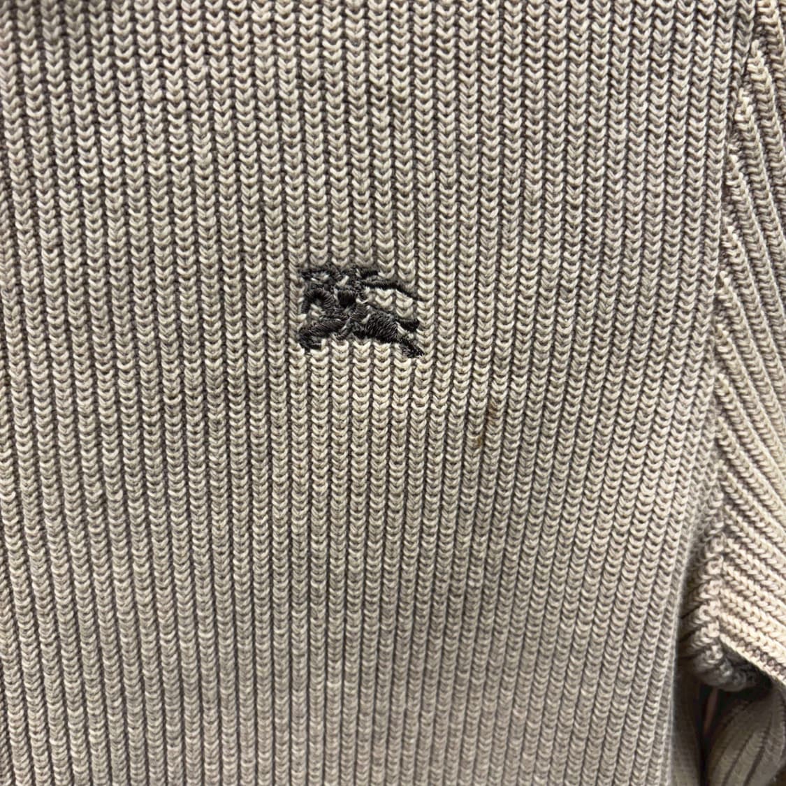 버버리 런던 코튼 리브드 니트 셔츠 자켓 나이트 로고 자수 디테일 베이지 상품이미지9