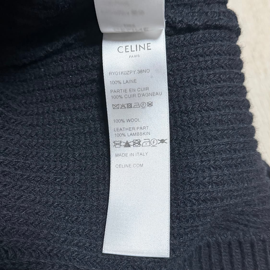 [오버핏 M/새상품급] 셀린느 리브드 레더패치 로고 울 후드티 블랙 상품이미지5