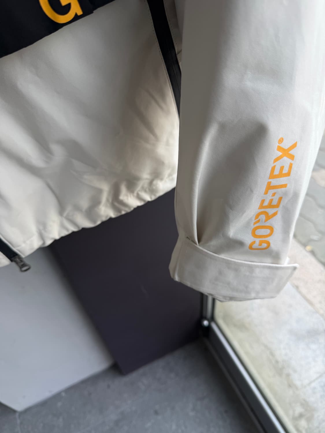 XL/ 나이키 ACG 디플로이 고어텍스 흰검 패딩자켓 상품이미지5