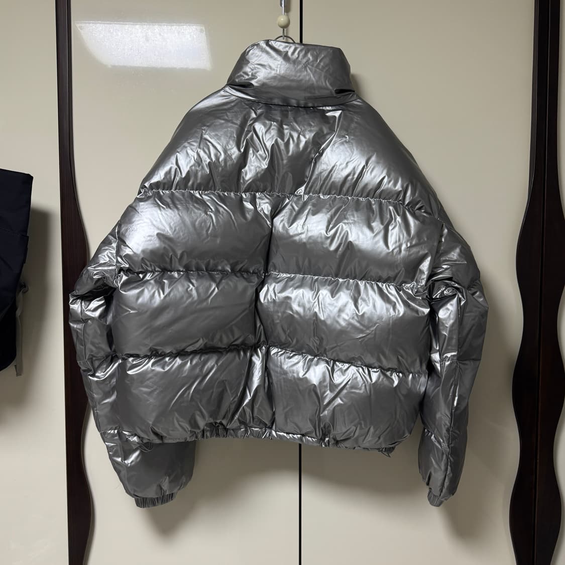 BROWN 오버사이즈 실버 패딩 상품이미지3