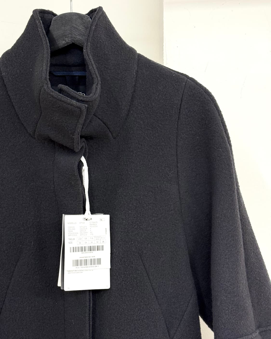 막스앤코 블랙 코쿤 펀넬넥 오버사이즈 코트 상품이미지4