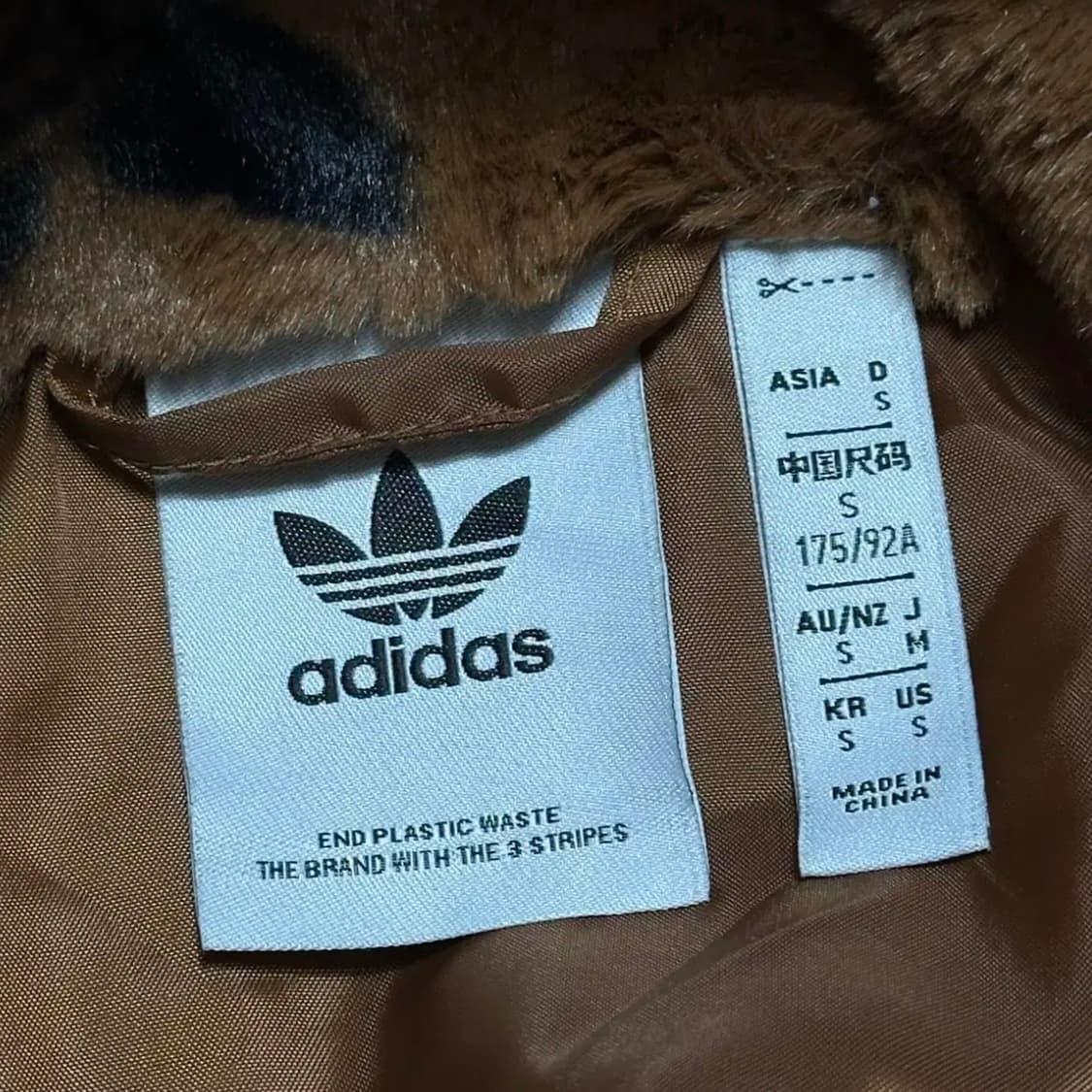 아디다스 모노그램 로고 퍼 자켓 상품이미지4