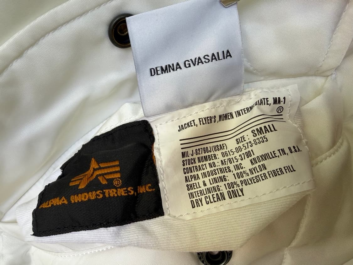 베트멍 x 알파 인더스트리 오버사이즈 후드 봄버 베스트 화이트 상품이미지9