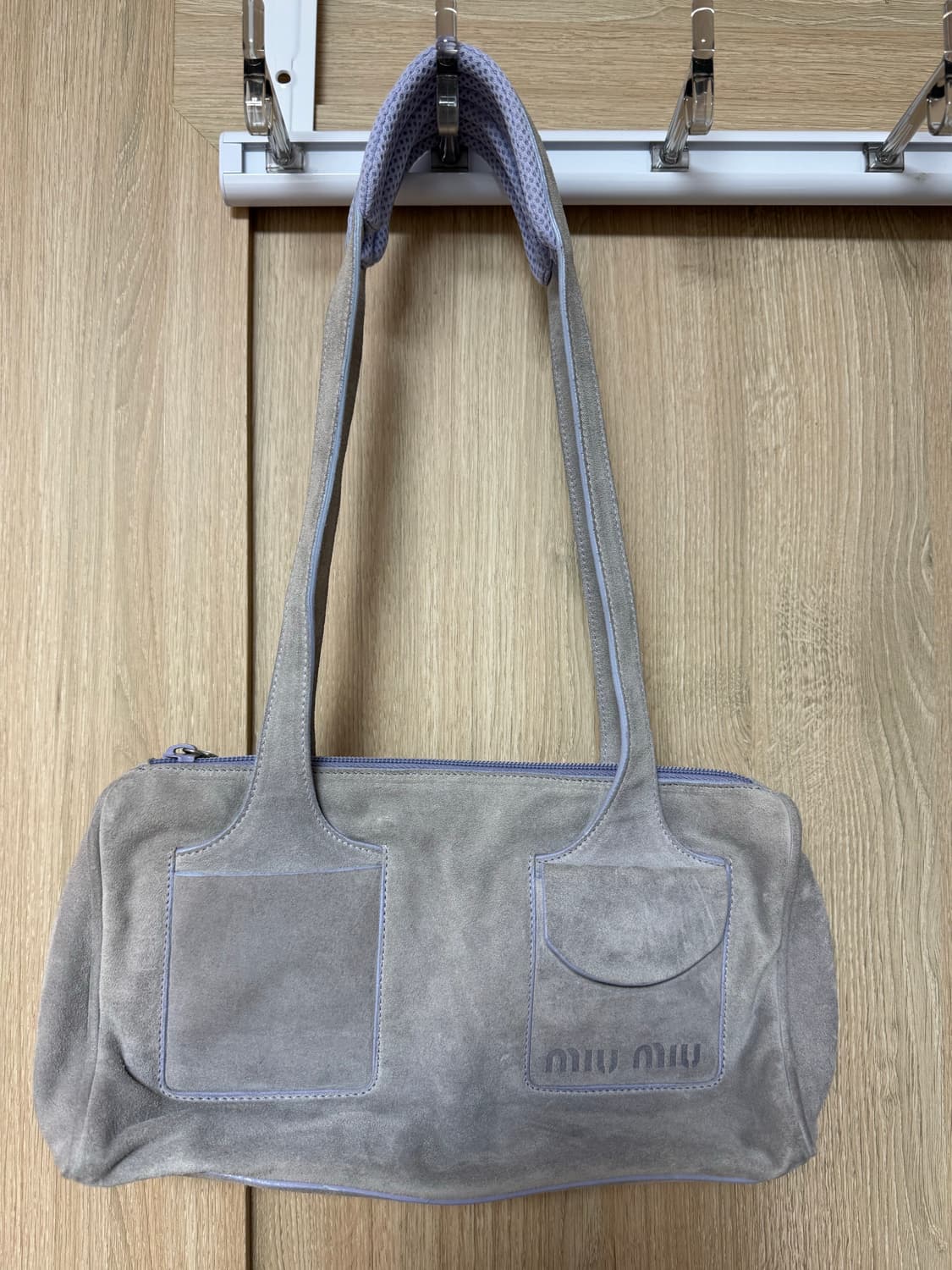 2000s 아카이브 MIU MIU 멀티 포켓 스웨이드 숄더백 상품이미지1