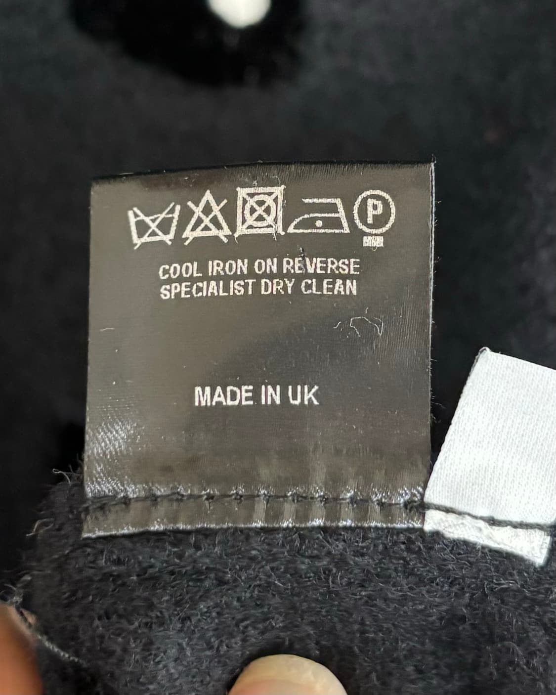 제이더블유앤더슨 블랙 디스트로이드 니트 상품이미지8