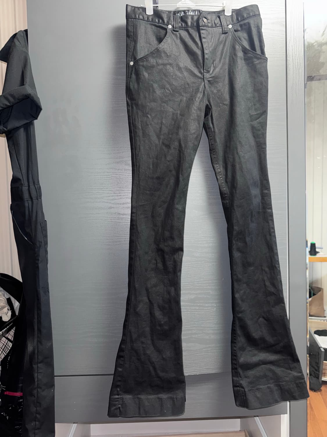 카그루 kagru 코팅데님 플레어진 상품이미지1