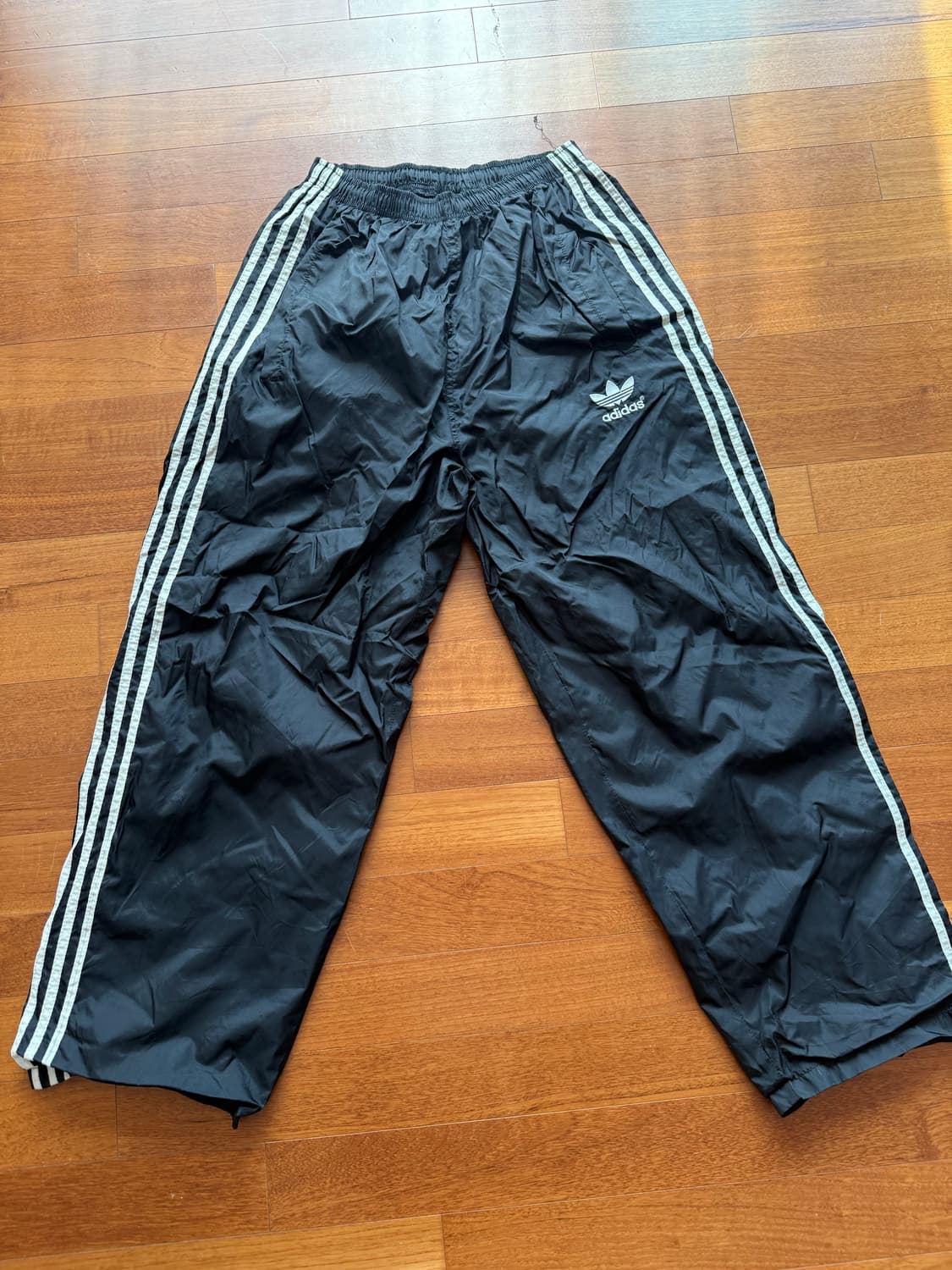 아디다스 와이드핏 트랙팬츠 상품이미지1