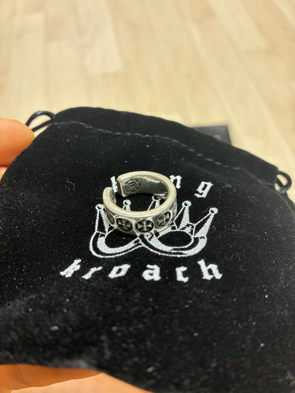 [새상품 풀박스] 킹크로치 블랙 크로스 티 반지 M사이즈 상품이미지6