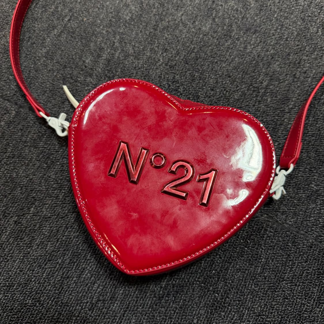 N21 하트 에나멜 백 상품이미지2