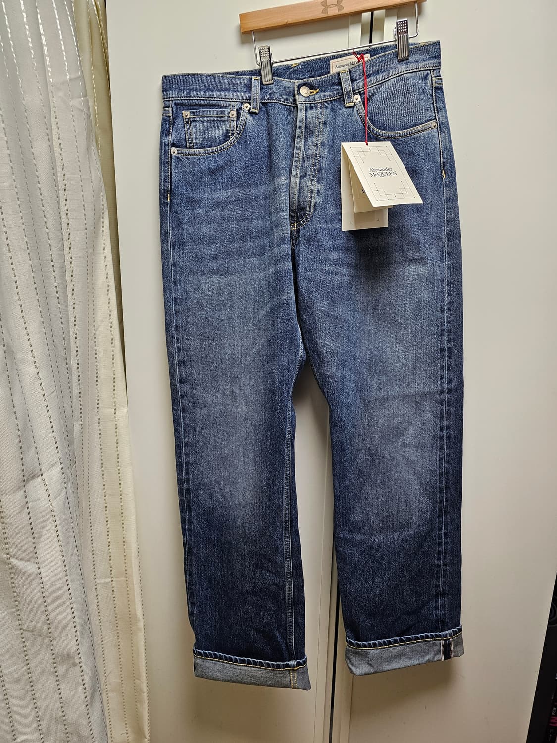 새상품 25ss 알렉산더 맥퀸 양가죽 컬렉션 데님 팬츠(매장판) 상품이미지5