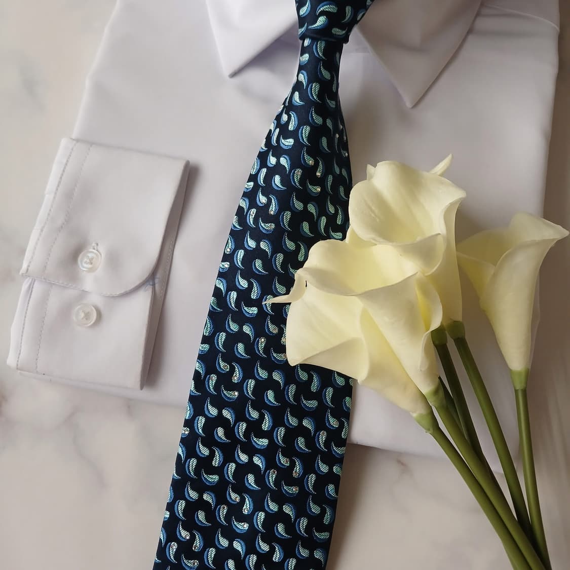 니나리치 실크 네이비 리프 패턴 넥타이 9.1cm A+등급 A18924
 상품이미지5