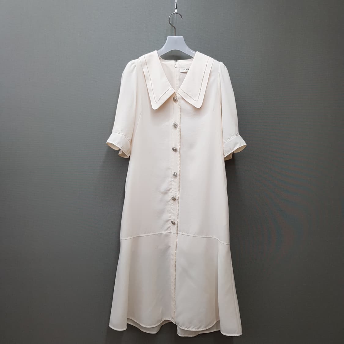 한섬 마인 2021 세일러 카라 버튼 롱 원피스 82-94-160사이즈 상품이미지1