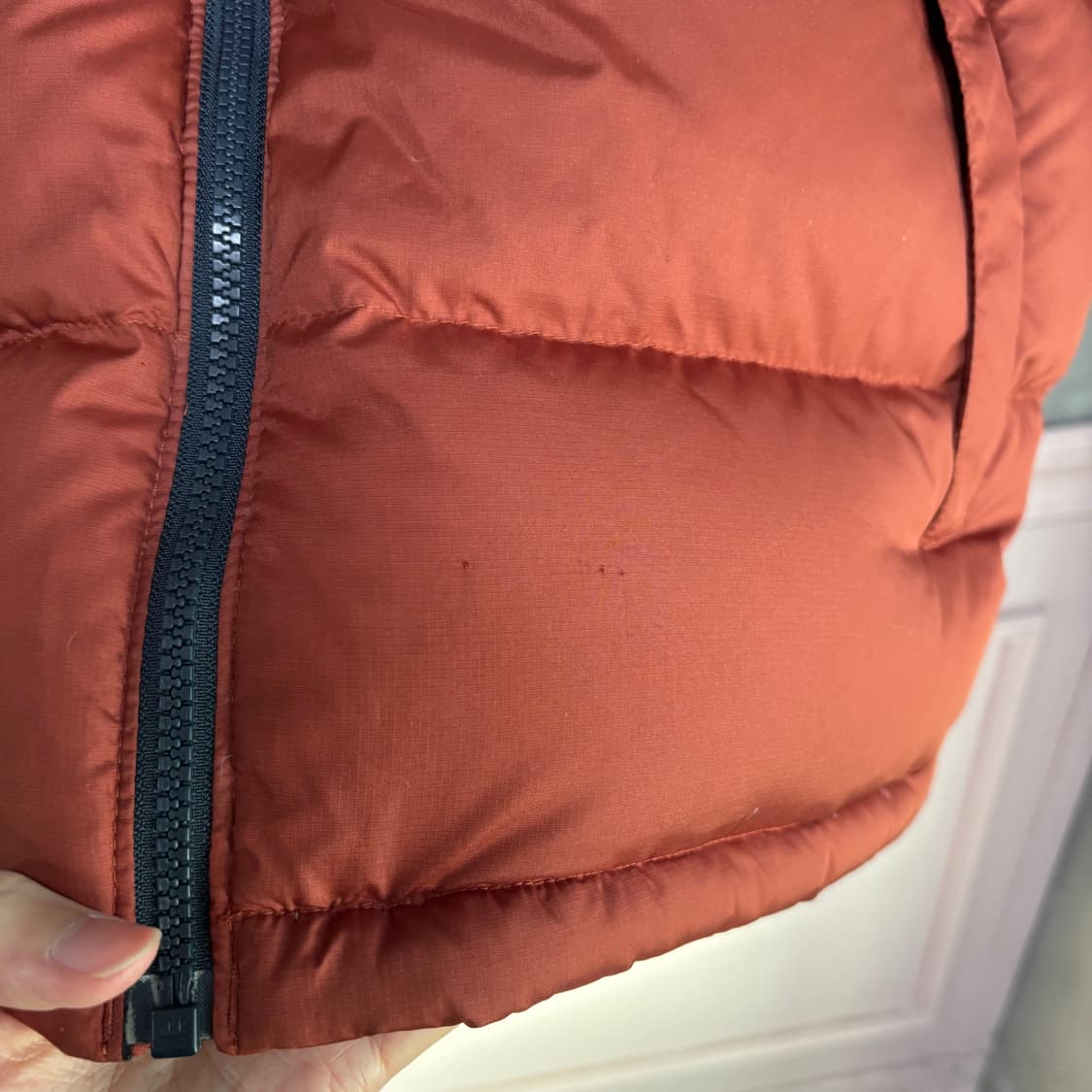 노스페이스 700 눕시 구스다운 패딩조끼 네이비 마룬 상품이미지5