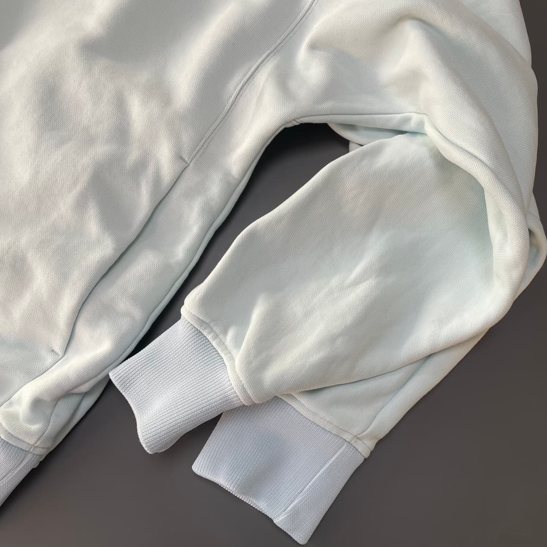 [50] 솔리드 옴므 백로고 오버핏 후드티 상품이미지5