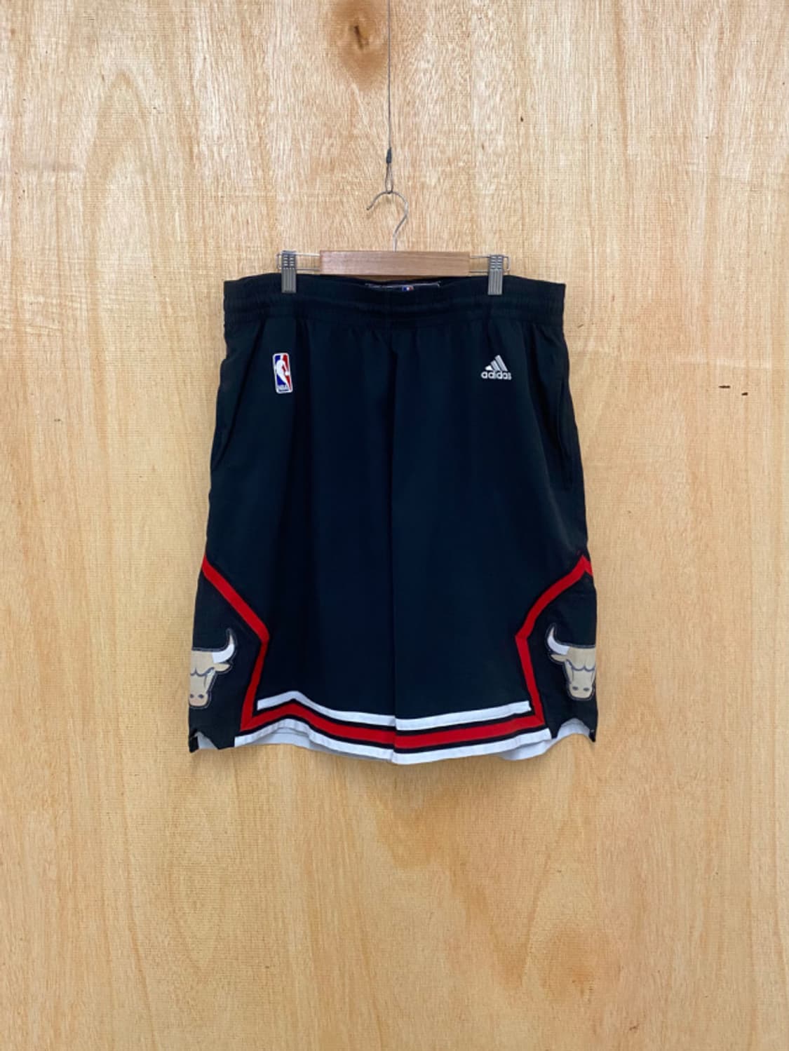 ADIDAS x NBA chicago bulls bermuda pants 상품이미지4