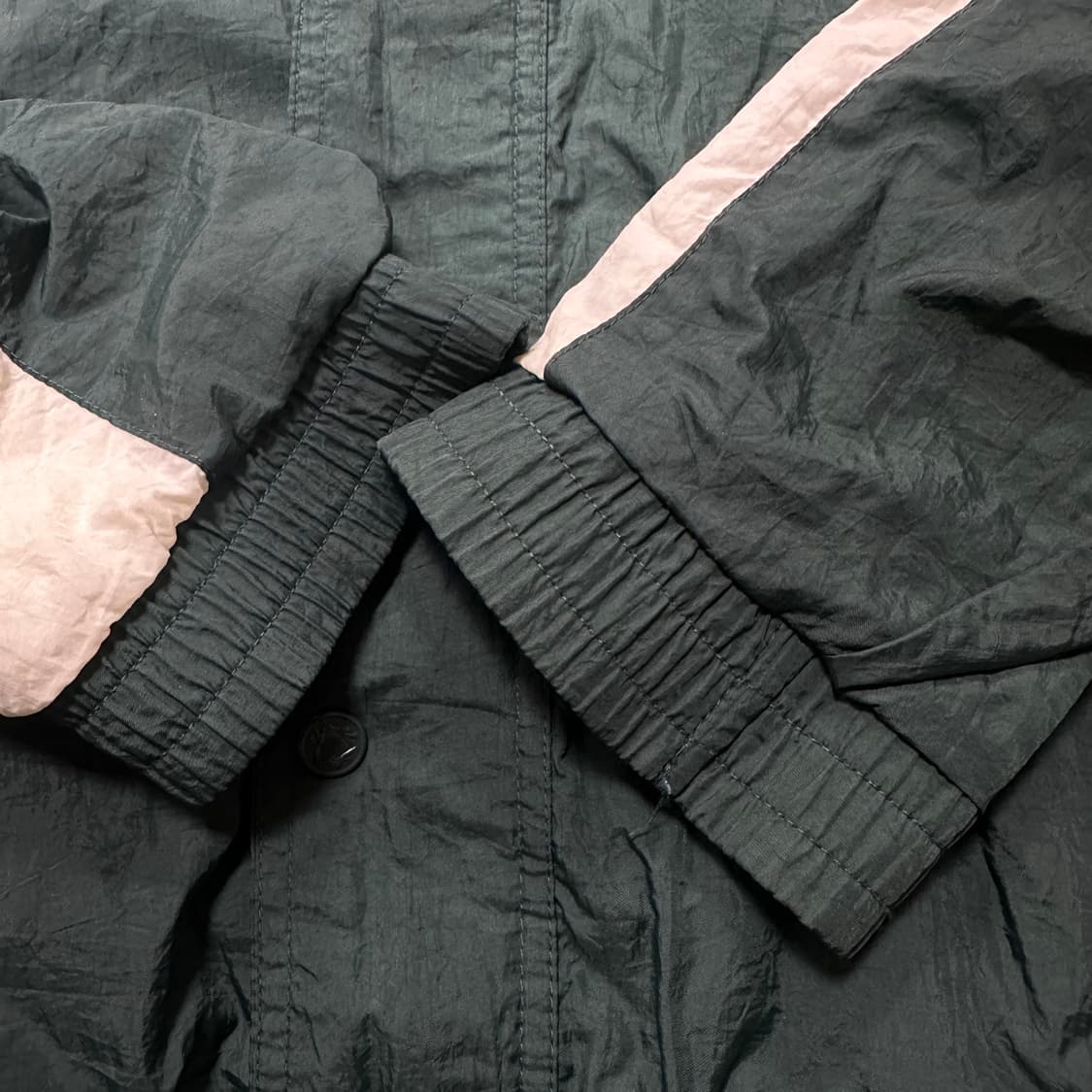 ✨ (바배) 리복 90s 올드스쿨 빅로고 그린 바람막이 상품이미지4