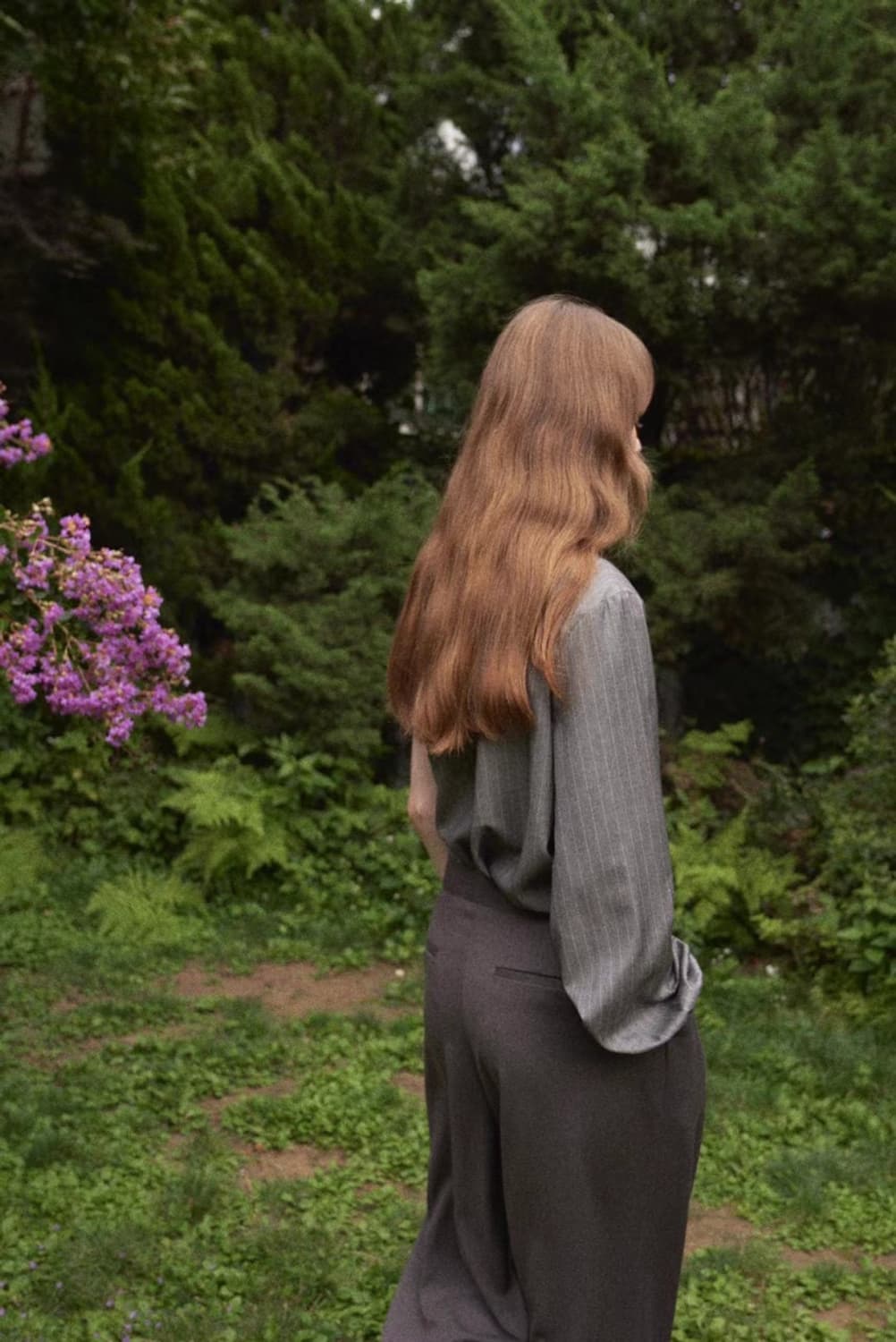 언앤써드미스테리 스트라이프 원숄더 블라우스 그레이 상품이미지3