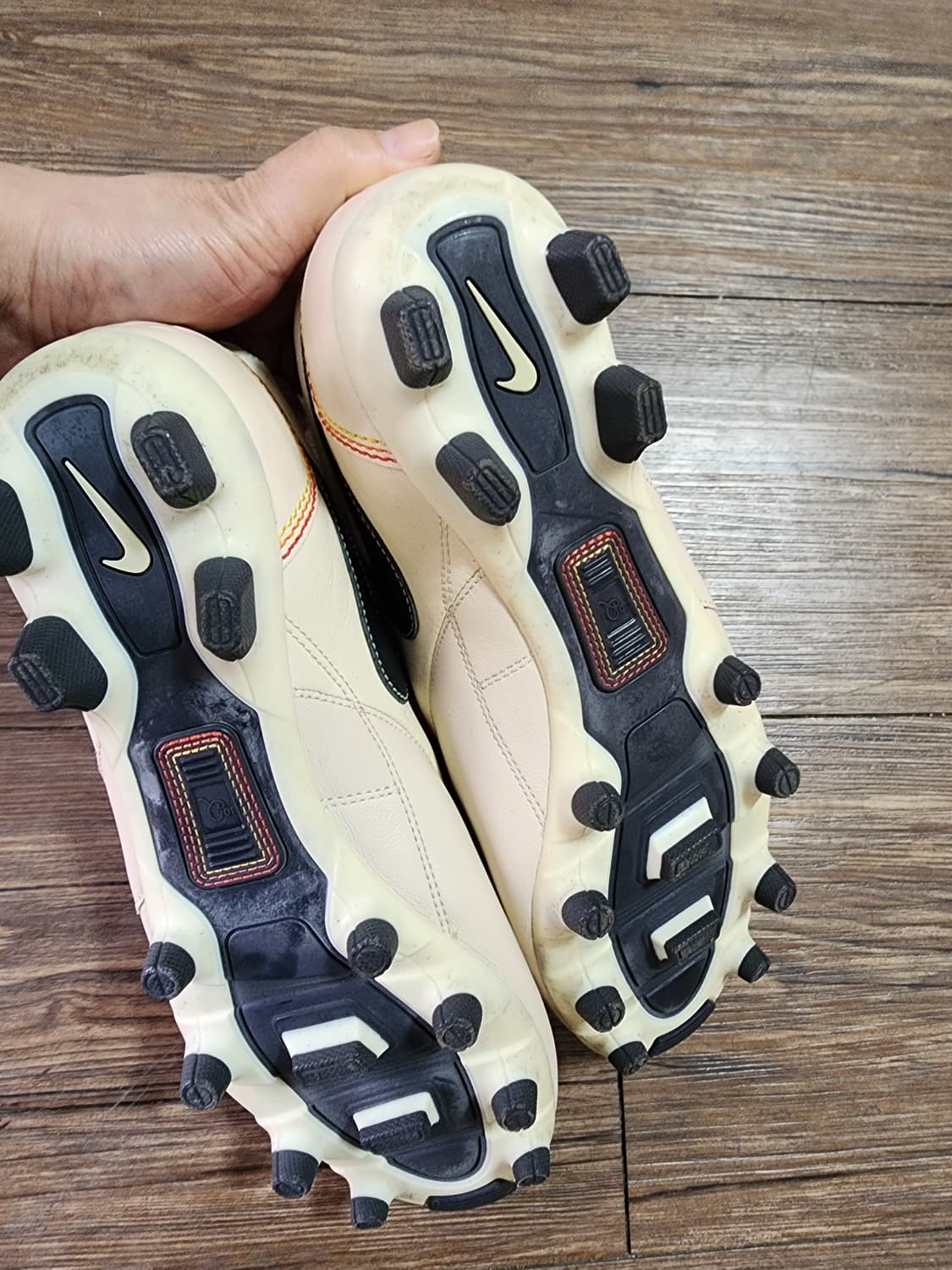 나이키 티엠포 호나우지뉴 R10 축구화 상품이미지5