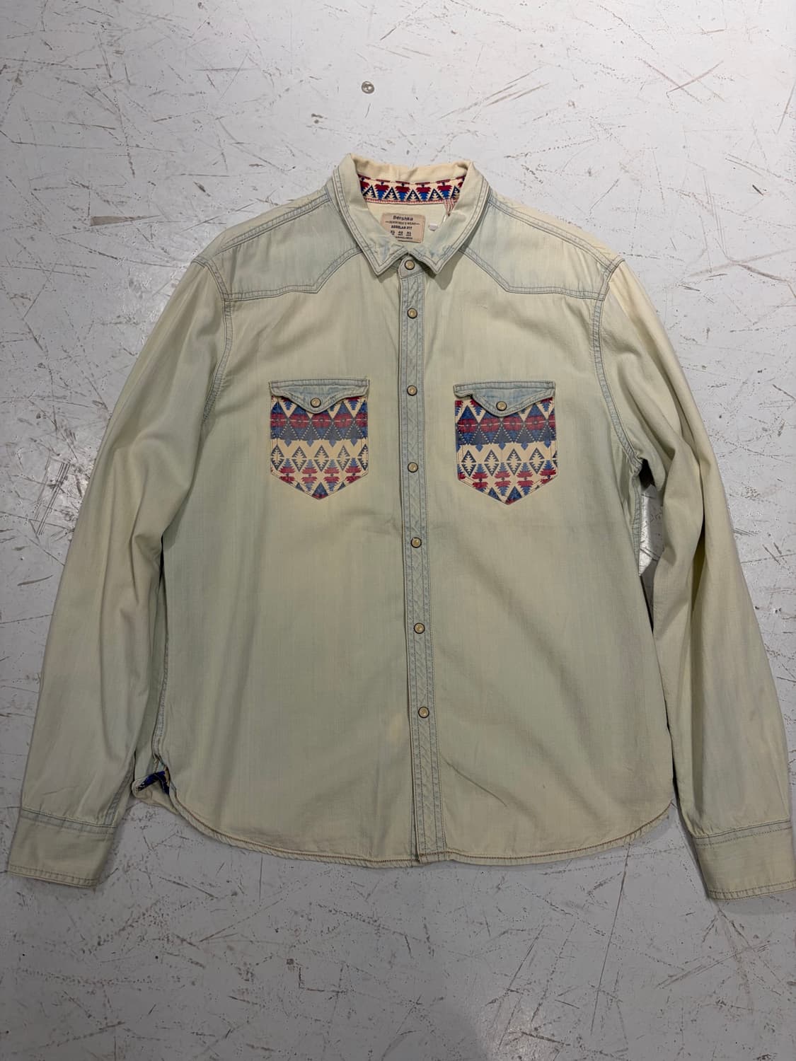 Bershka 에스닉 패턴 웨스턴 포켓 데님 셔츠  상품이미지4