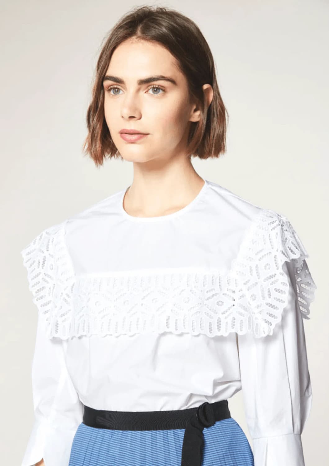 끌로에 화이트 펀칭 블라우스 셔츠 상품이미지3