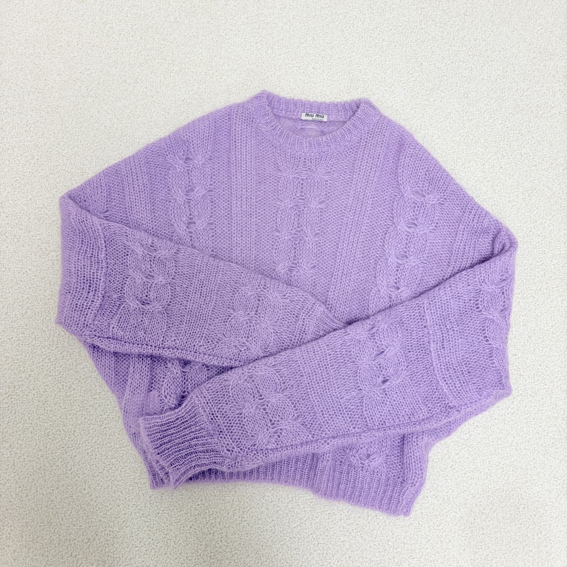 미우미우 모헤어 롱 슬리브 루즈핏 스웨터 라이트 퍼플 상품이미지3
