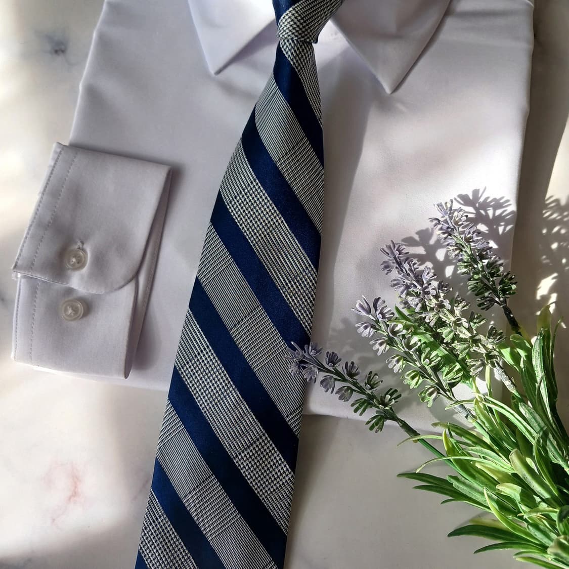 브룩스브라더스 네이비 스트라이프 넥타이 8.2cm A+등급 A19677
 상품이미지7