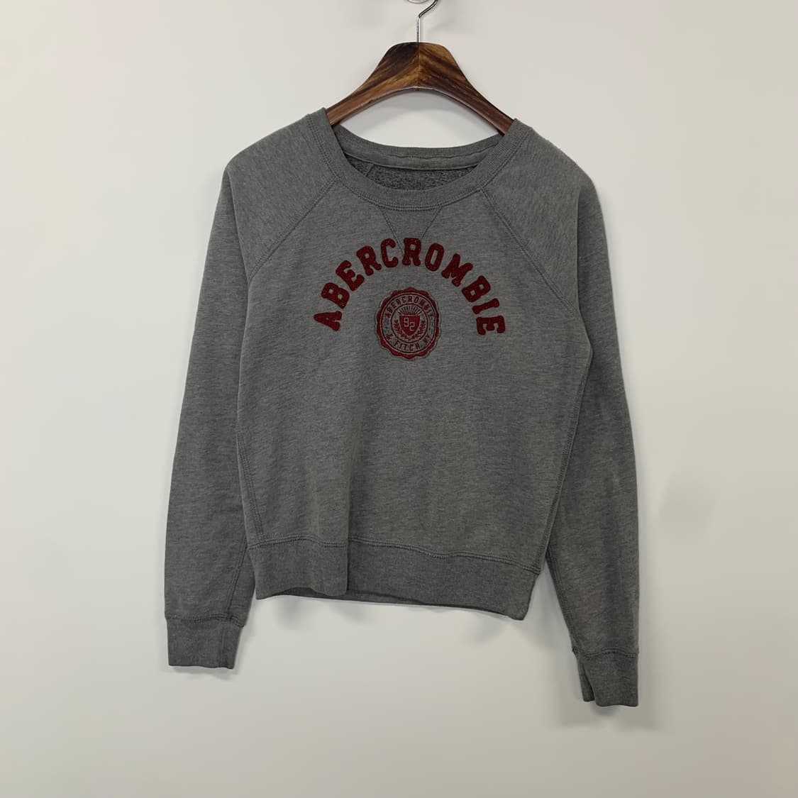 아베크롬비 y2k 와투케 그레이 맨투맨 상품이미지2