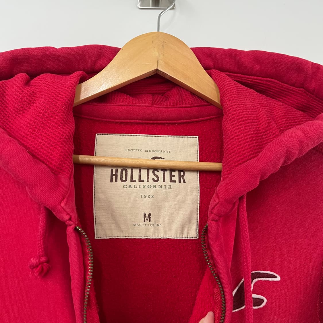 홀리스터 자수로고 레드 후드집업 상품이미지5