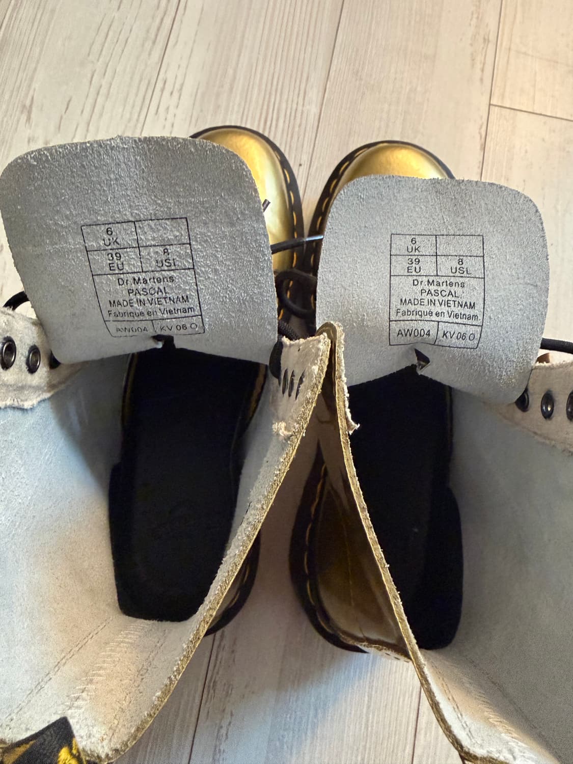 [새상품]닥터마틴 1460 Spectra Patent Gold 상품이미지4