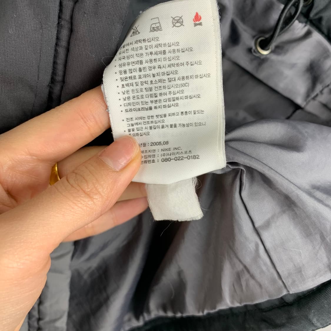 나이키 스우시 블랙 경량 조끼 패딩 상품이미지5