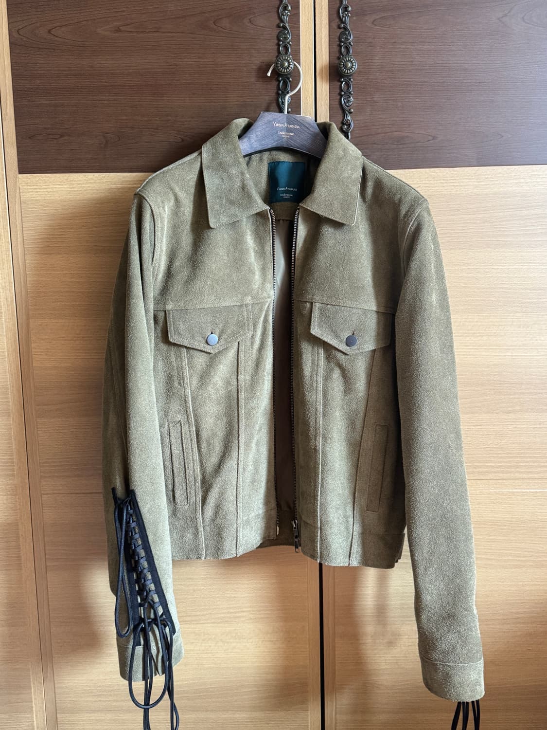 언더마이카 대성당 자수 스웨이드 트러커 자켓 (OLIVE) 상품이미지3