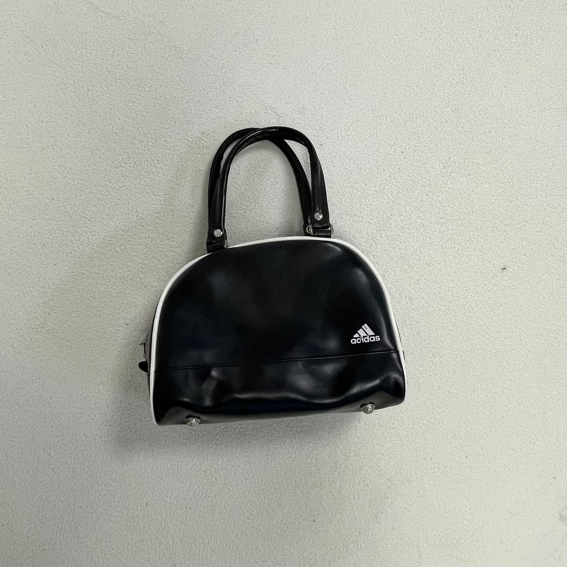 Adidas black enamel shoulder bag 상품이미지8