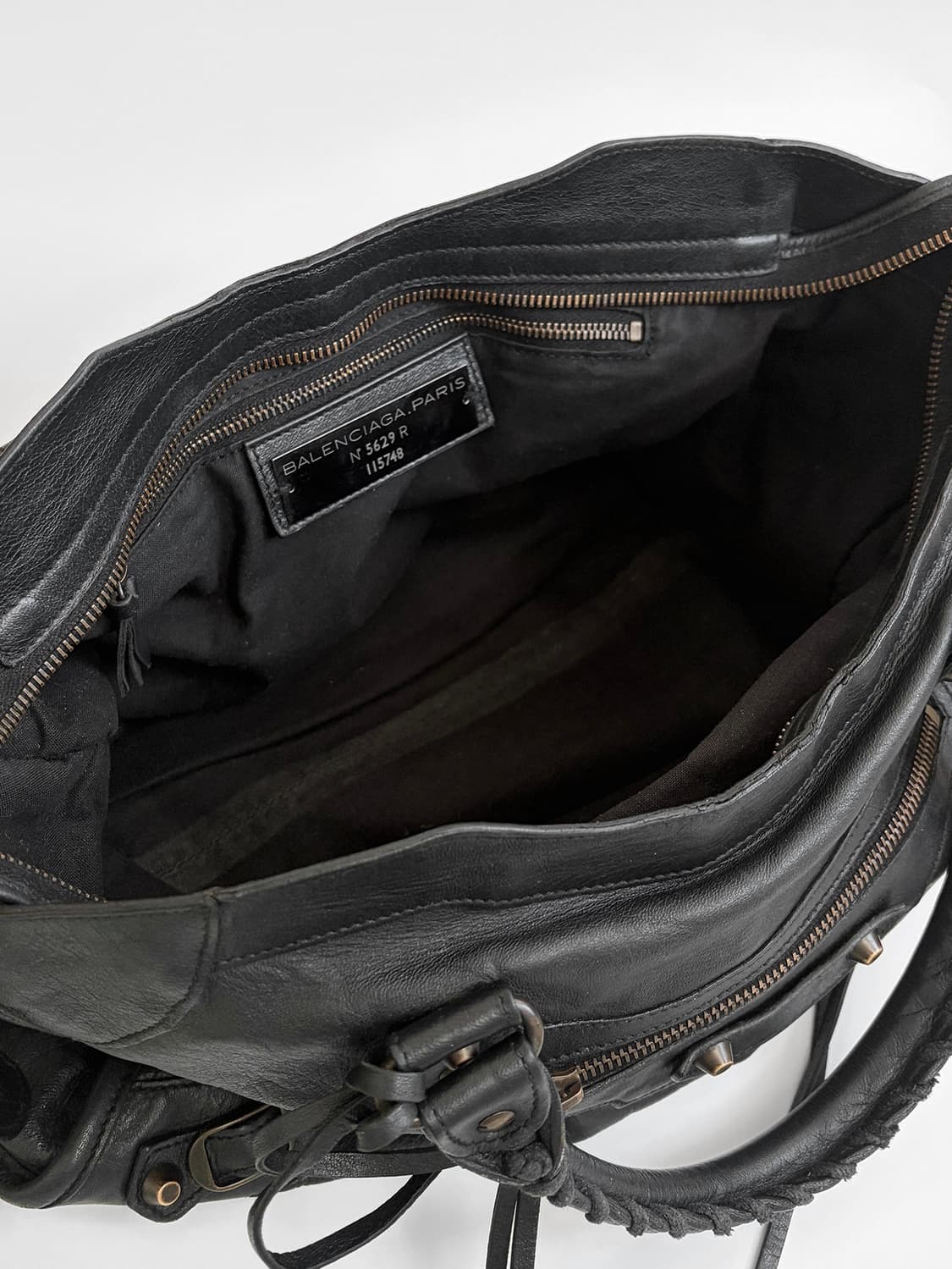 발렌시아가 클래식 시티백 미듐 판매합니다. 상품이미지6