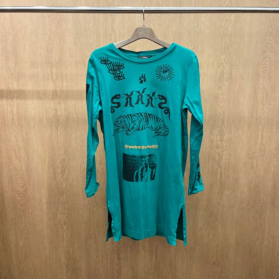 디젤 롱 슬리브 티셔츠 애니멀 레터링 프린팅 사이드 지퍼 디테일 그린 상품이미지2