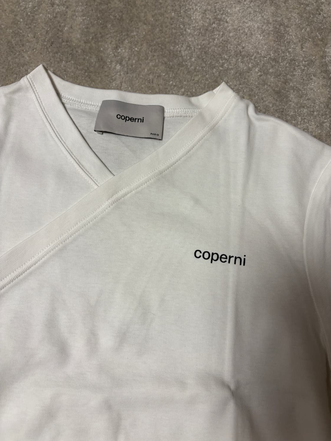 코페르니 브이넥 라인티셔츠 새상품 상품이미지2