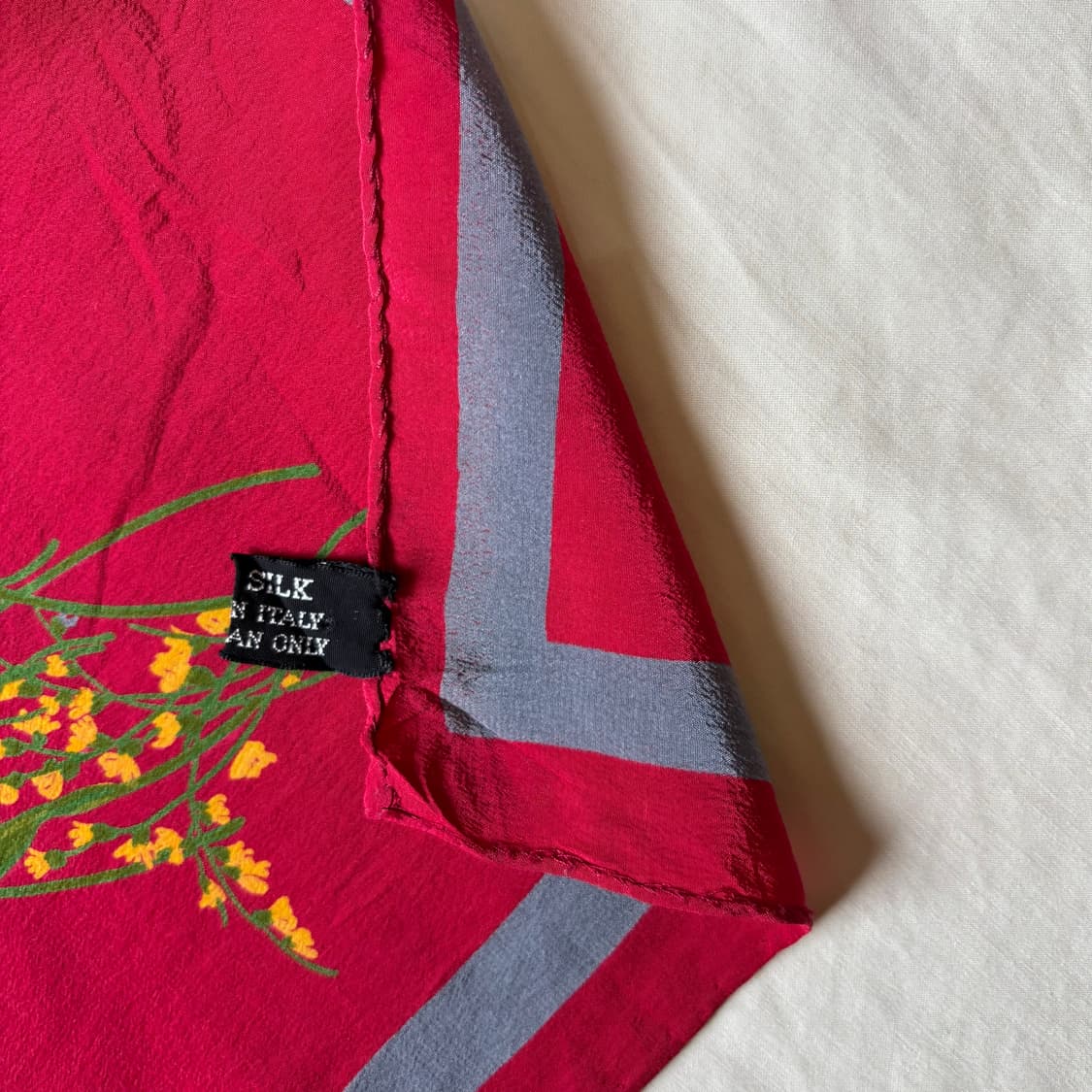 이탈리아 레드 플라워 패턴 클래식 실크 스카프 상품이미지7