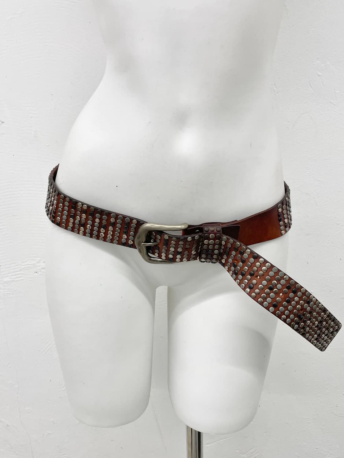 리얼레더 스터드 버클 벨트 상품이미지1