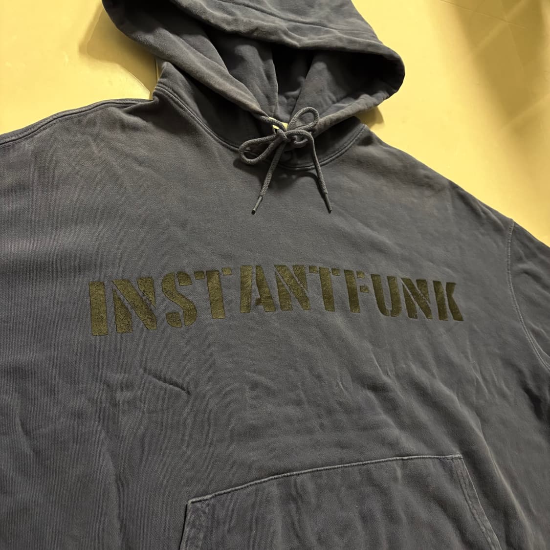 정품 인스턴트펑크 피그먼트 네이비 빅로고 오버핏 후드티 상품이미지5