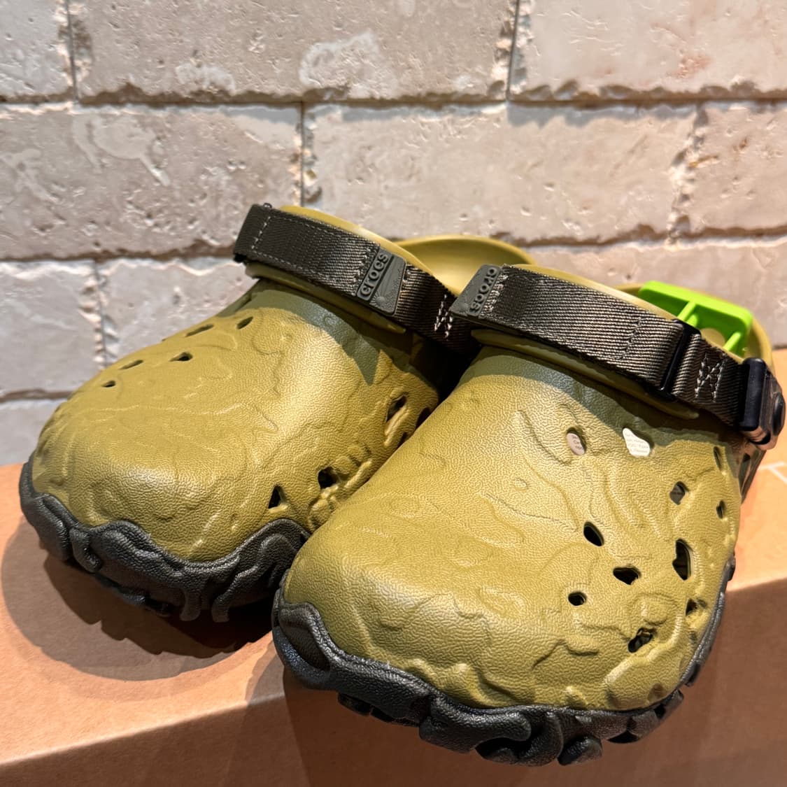 [250] 크록스 x 로아 하이킹 아틀라스 클로그 알로에 멀티 상품이미지2
