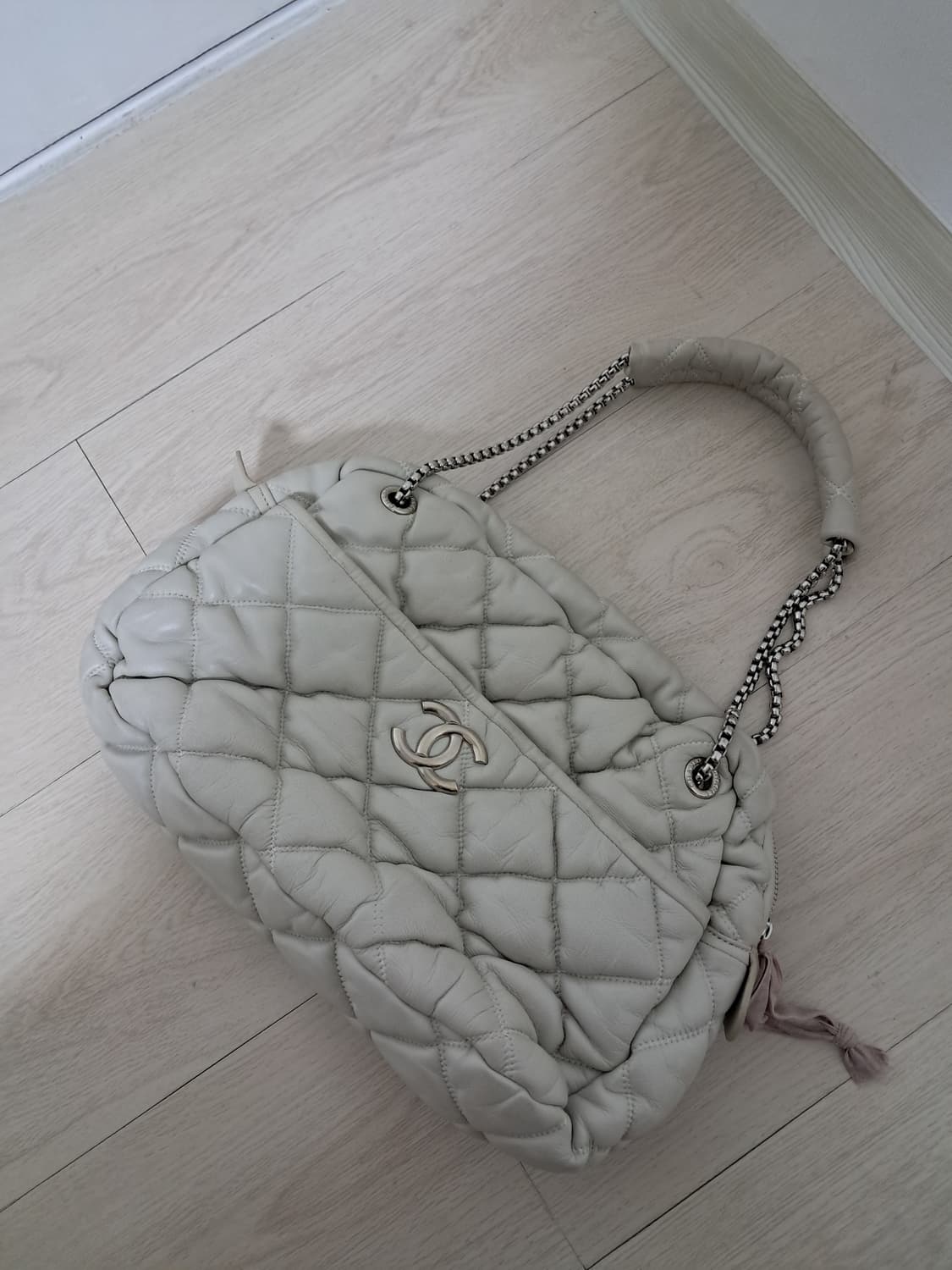 샤넬 아이보리 퀼팅 숄더백 상품이미지3