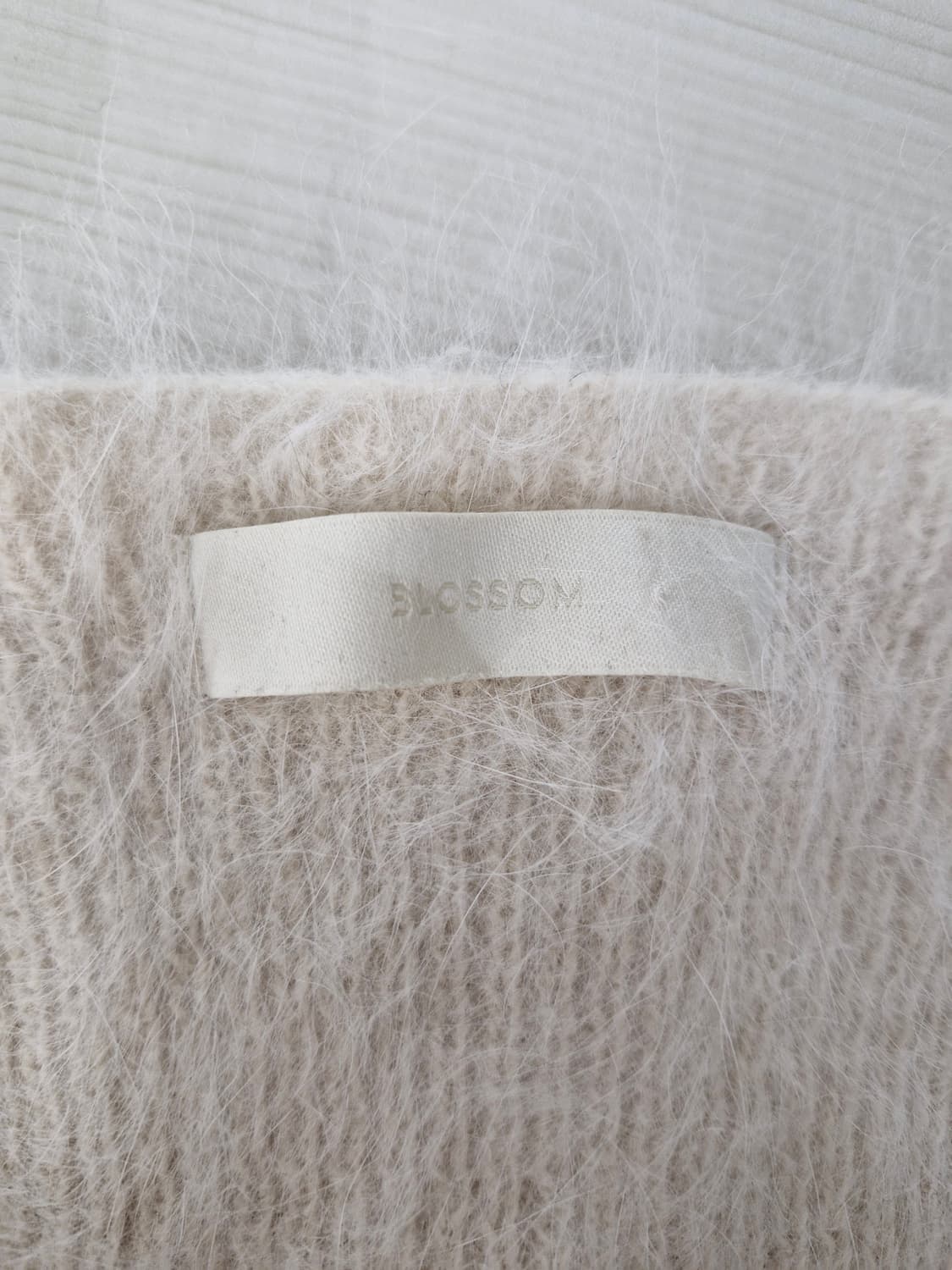 블러썸 에이치컴퍼니 앙고라 브이넥 니트(F) 상품이미지5