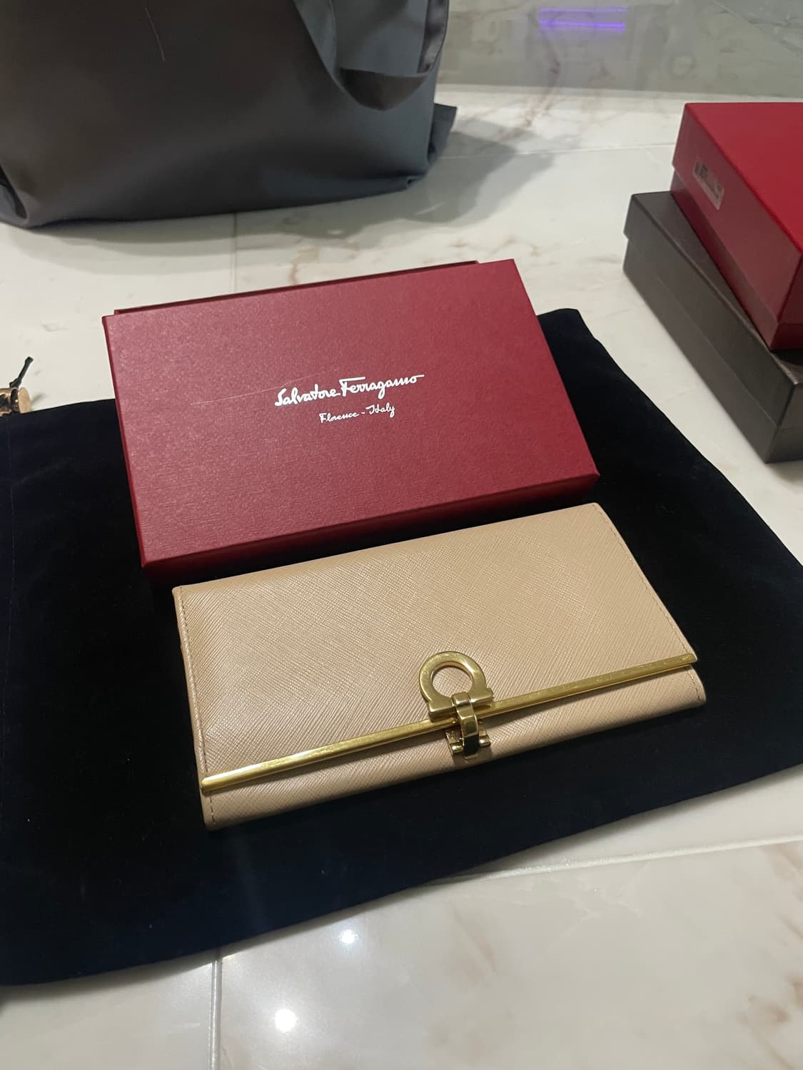 페라가모 간치니 장지갑 베이지 상품이미지1